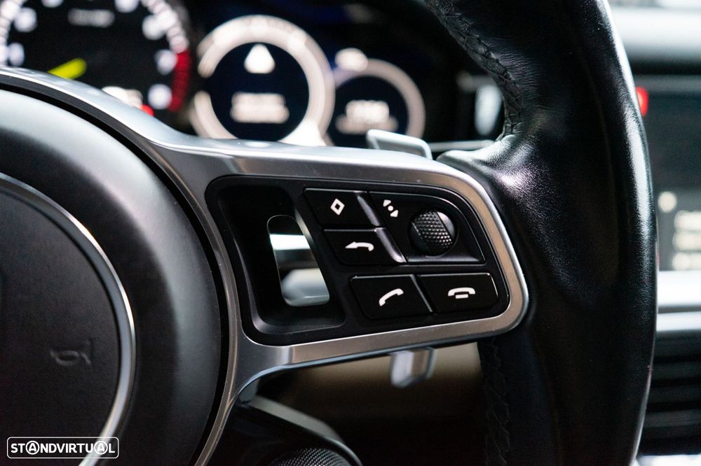 Porsche Panamera 4 E-Hybrid - 49