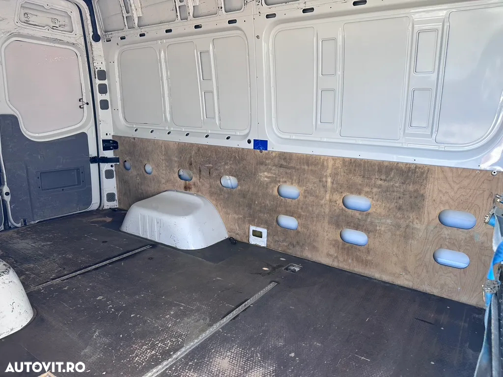 Volkswagen Crafter 5.0 CD Sasiu L3 dRWD 120kW - 9