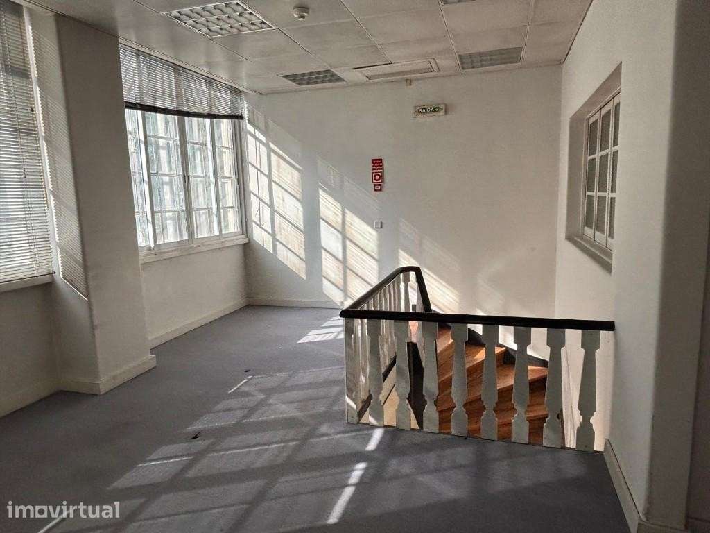 Prédio de Dois Pisos no Centro de Vila Franca de Xira (Uso Misto) - Grande imagem: 4/15