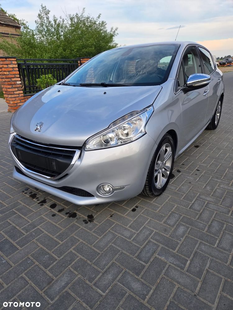 Peugeot 208 - 12