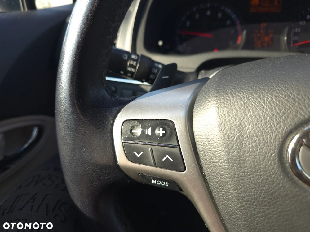 Toyota Avensis 2.0 Prestige NAVI MS - 25