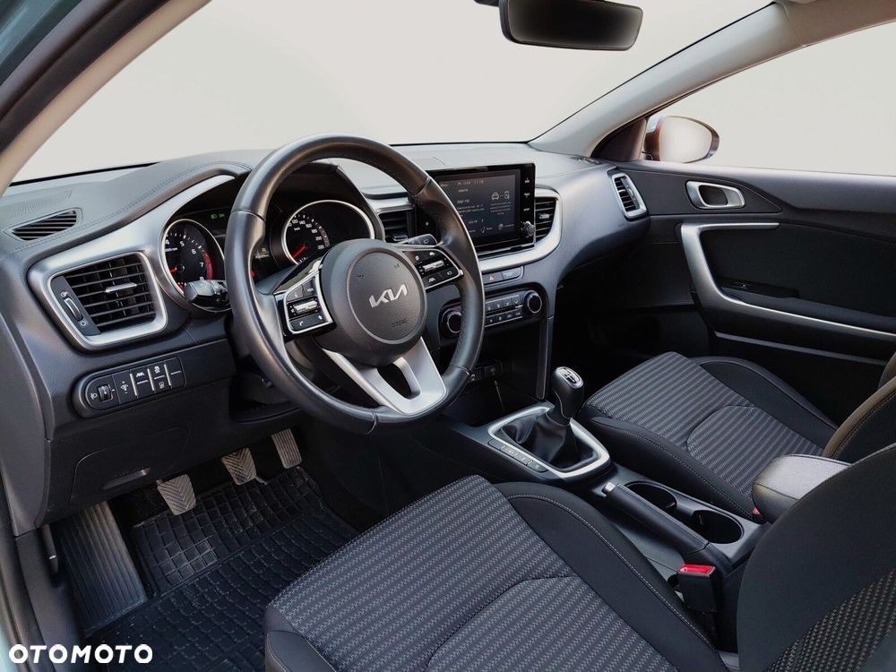 Kia Ceed 1.5 T-GDI M - 11