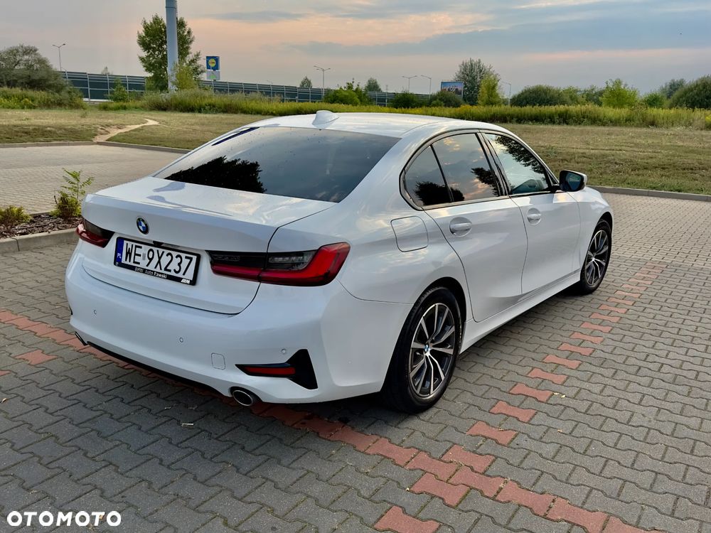 BMW Seria 3 318d Sport Line - 5