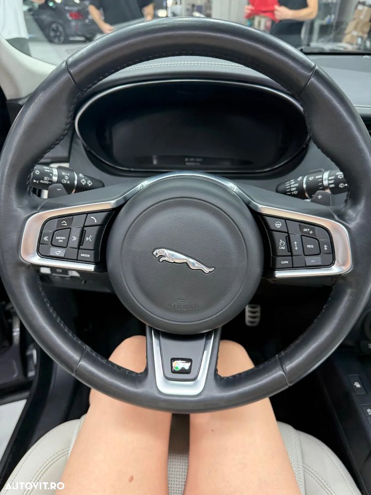 Jaguar E-Pace P250 AWD R-Dynamic HSE - 10