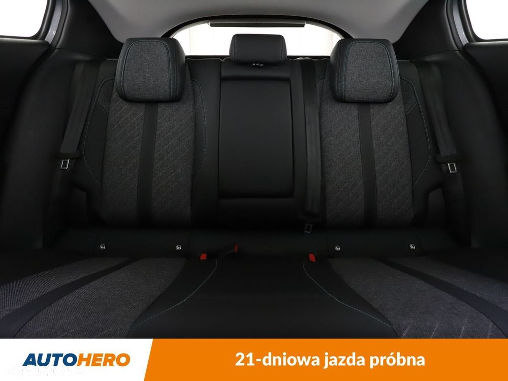 Peugeot 408 - 16