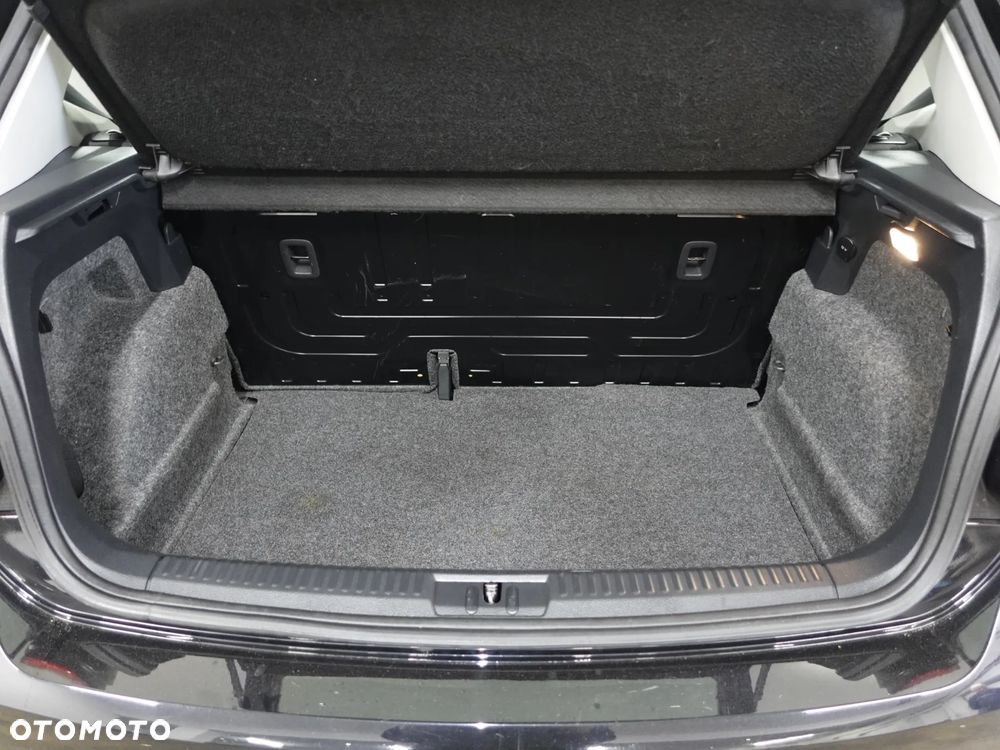 Volkswagen Polo 1.4 16V Trendline - 26