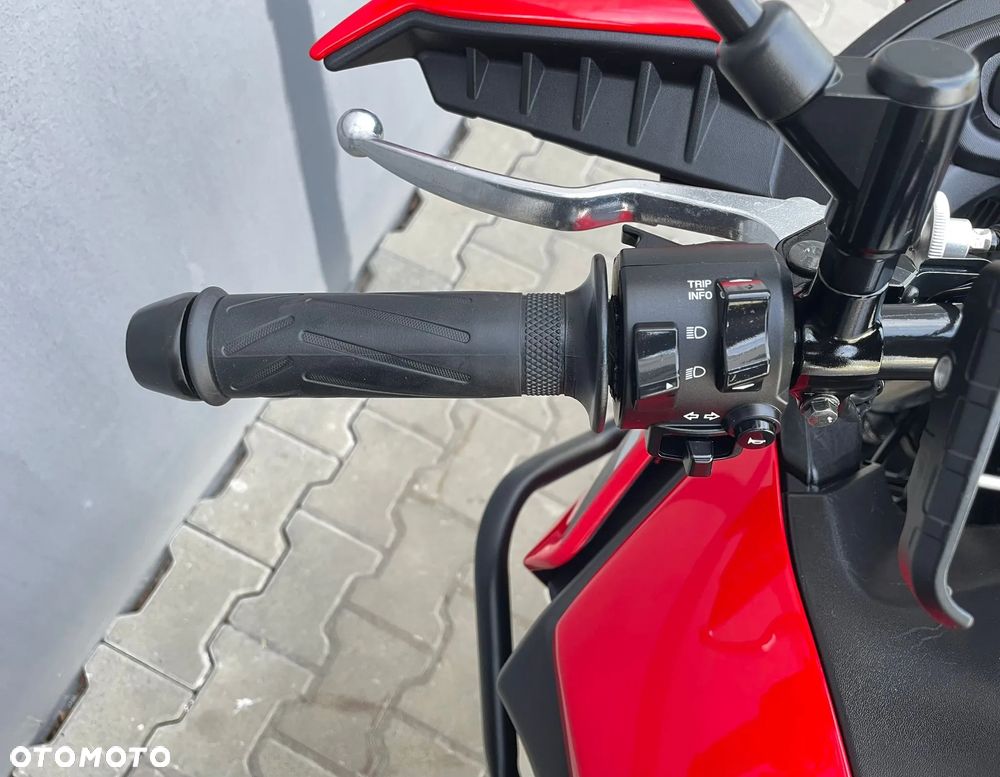 Yamaha MT - 16