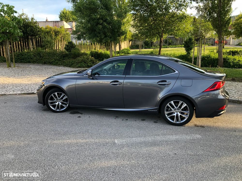 Lexus IS 300H Executive - 15
