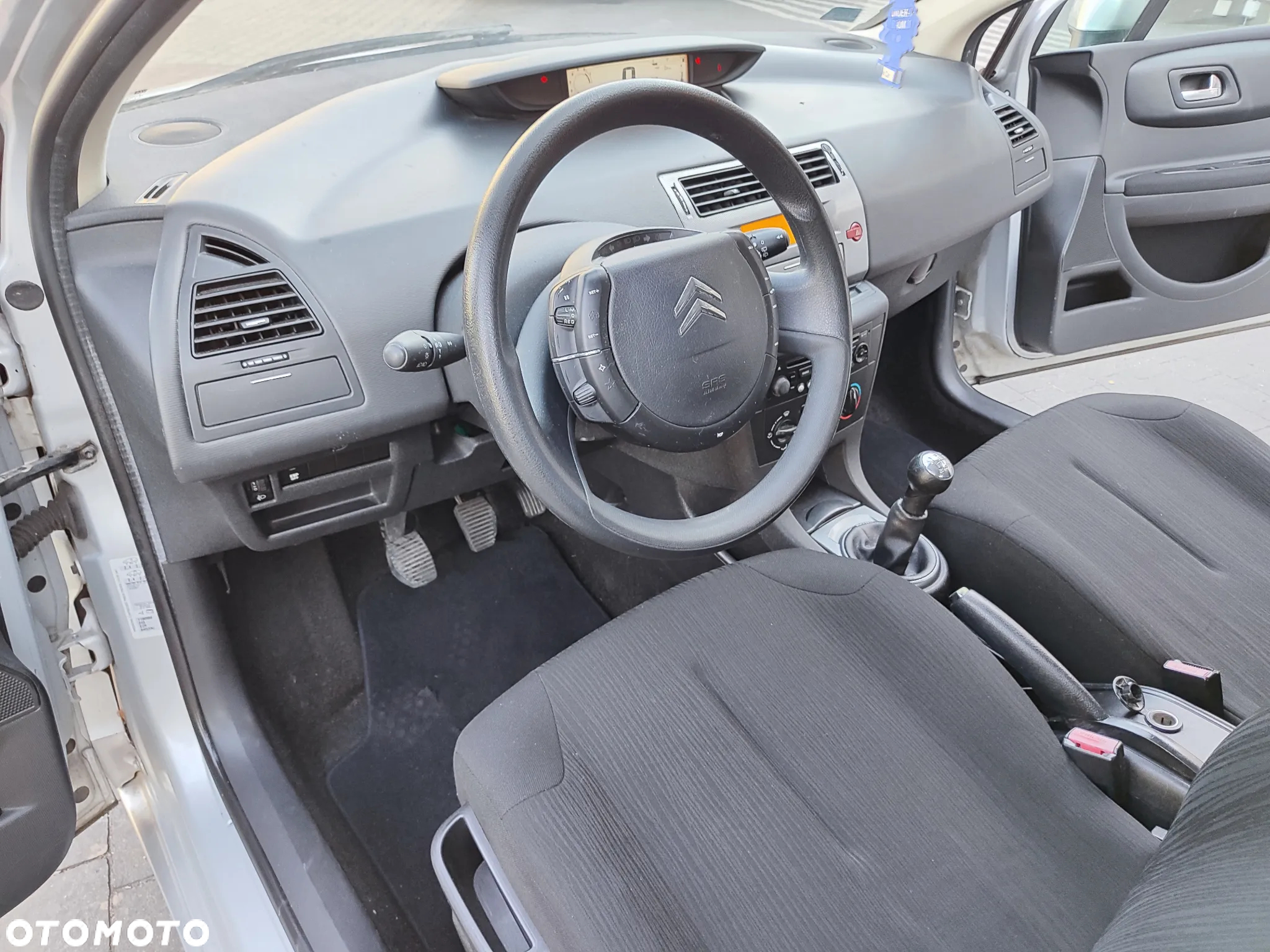 Citroën C4 1.4 16V X - 19