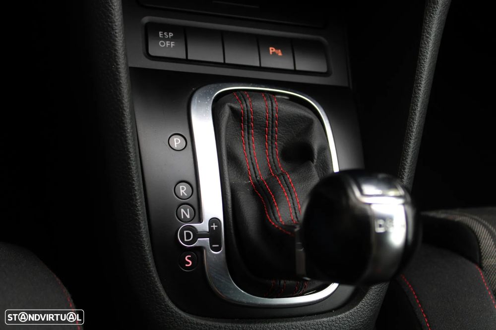 VW Golf 2.0 GTI DSG - 43