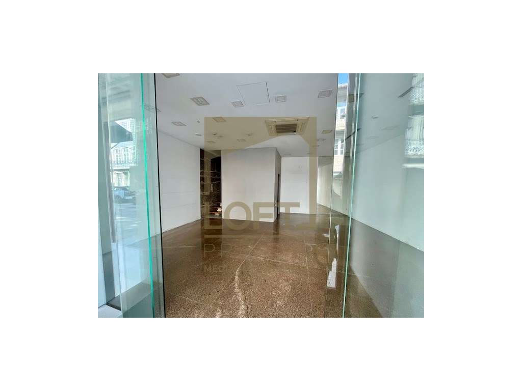 Loja com 3 Pisos no Centro de Guimarães - Grande imagem: 5/27