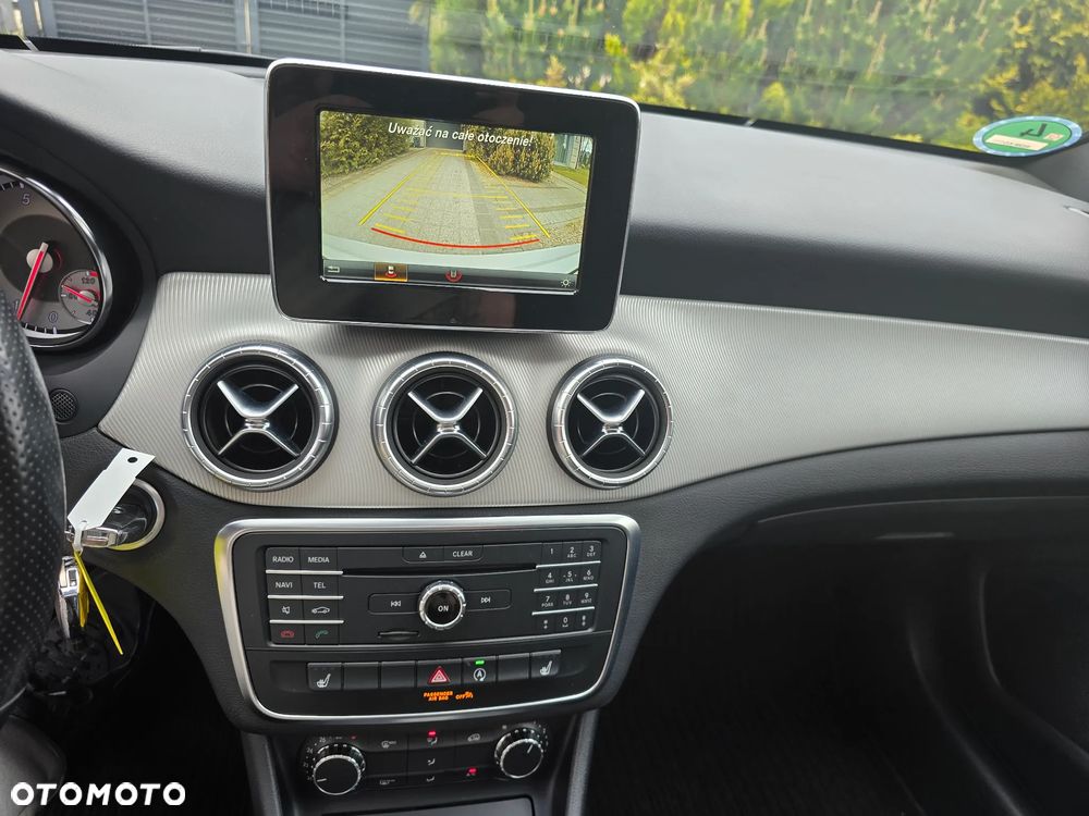 Mercedes-Benz CLA 180 Peak Edition - 24