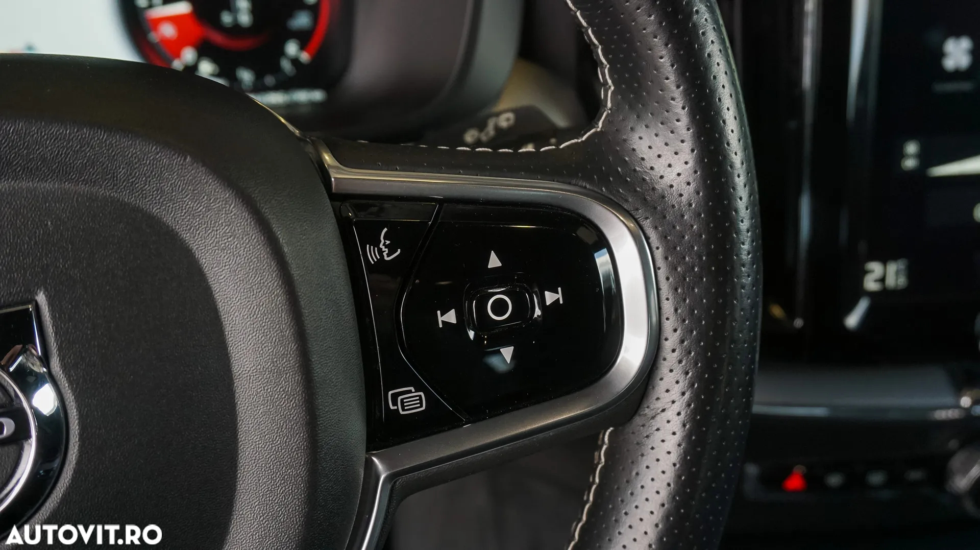 Volvo XC 60 D4 AWD Geartronic RDesign - 17