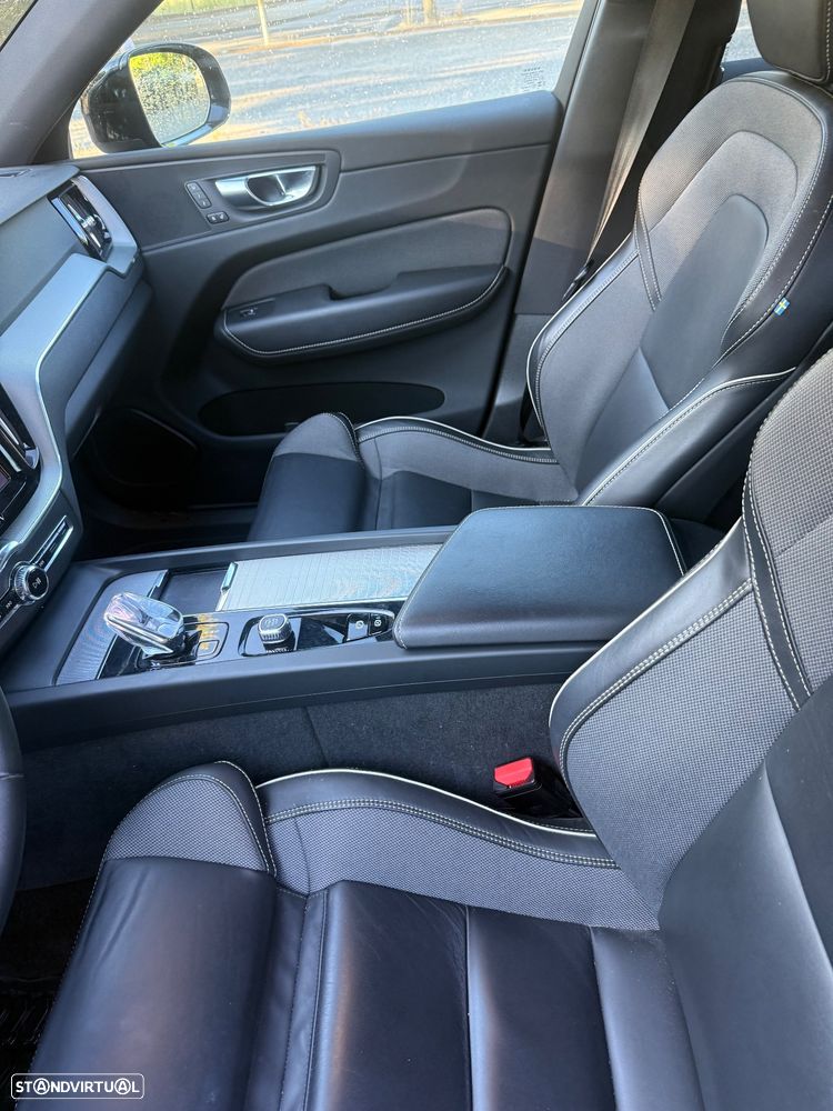 Volvo XC 60 2.0 B4 Plus Dark - 13