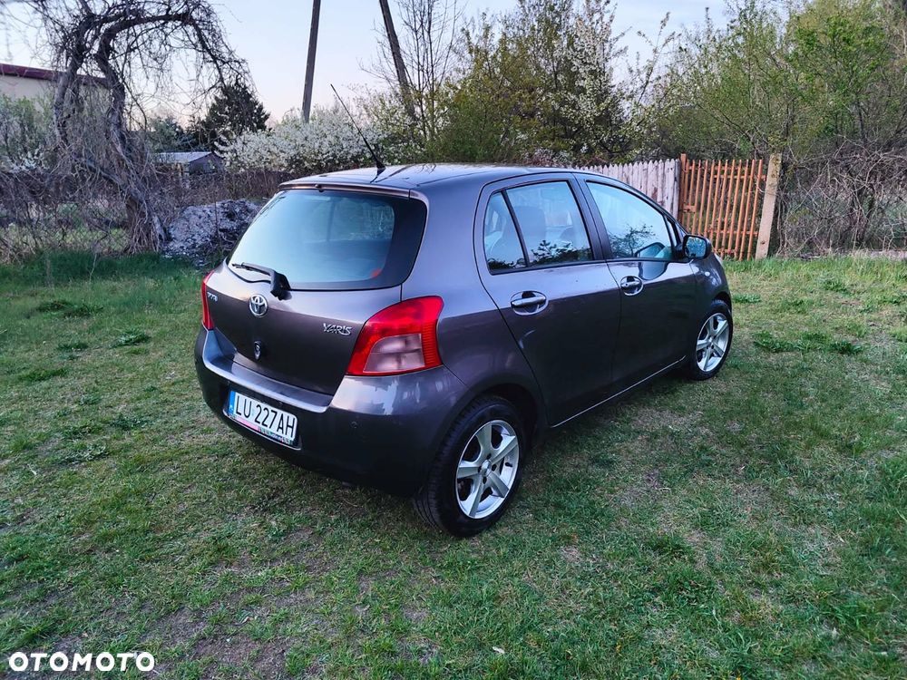 Toyota Yaris 1.3 VVT-i Executive - 2