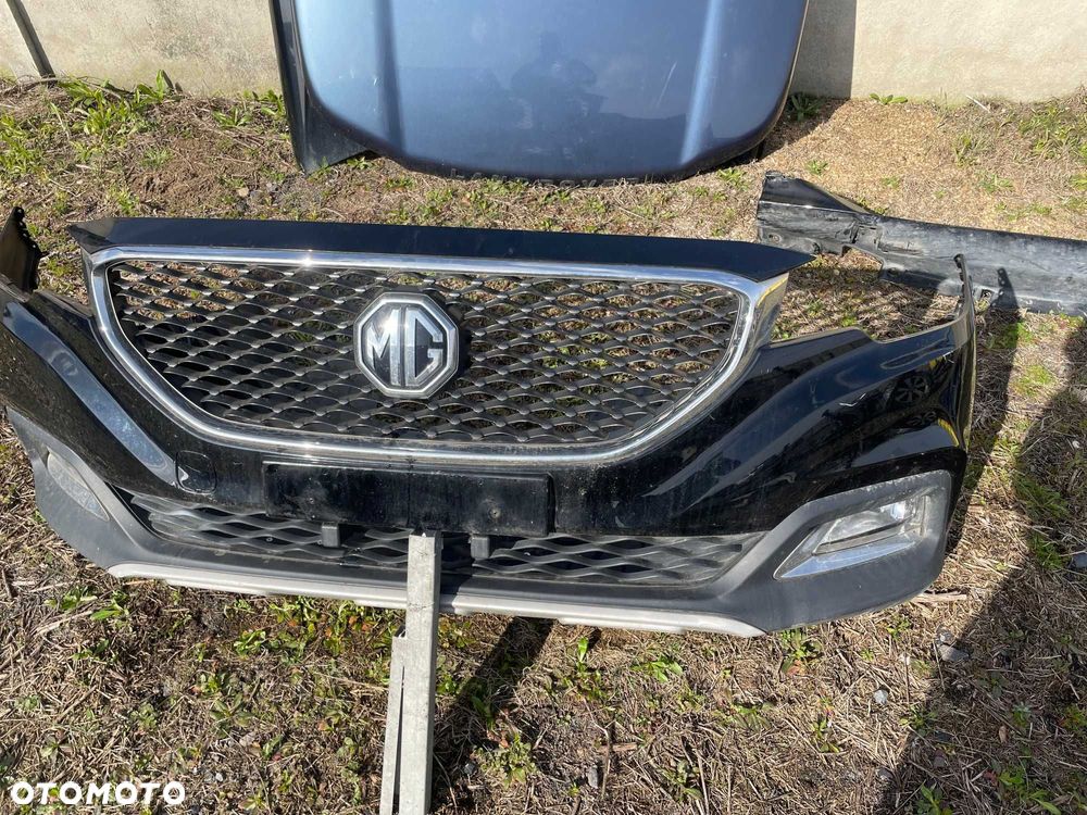 MG ZS  2019 rok zderzak przedni przód czarny lakier 5pbc