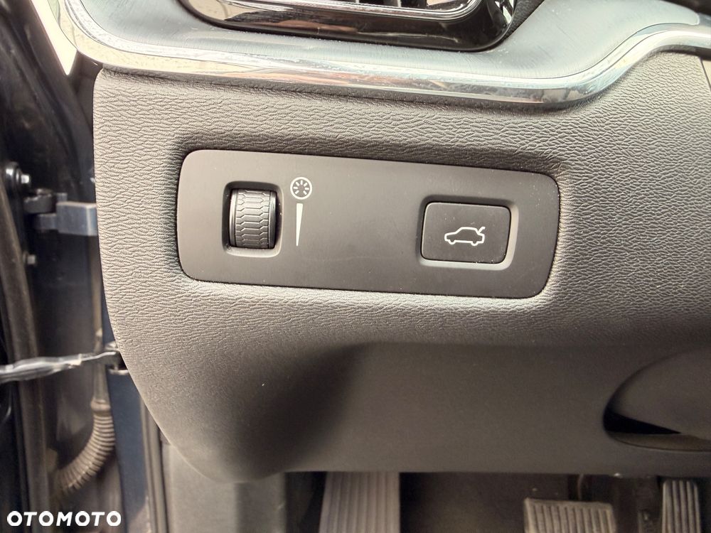 Volvo XC 60 D4 Momentum - 29
