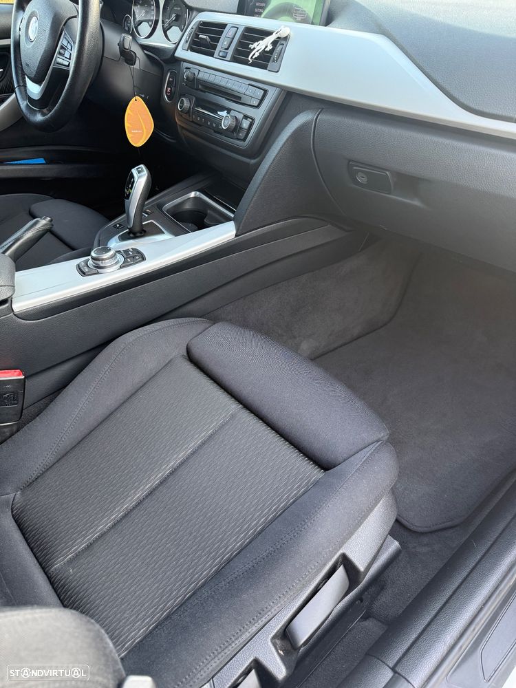 BMW 320 d EfficientDynamics Auto - 8
