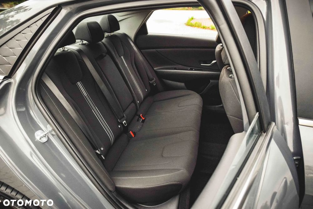 Hyundai Elantra 1.6 Executive - 27
