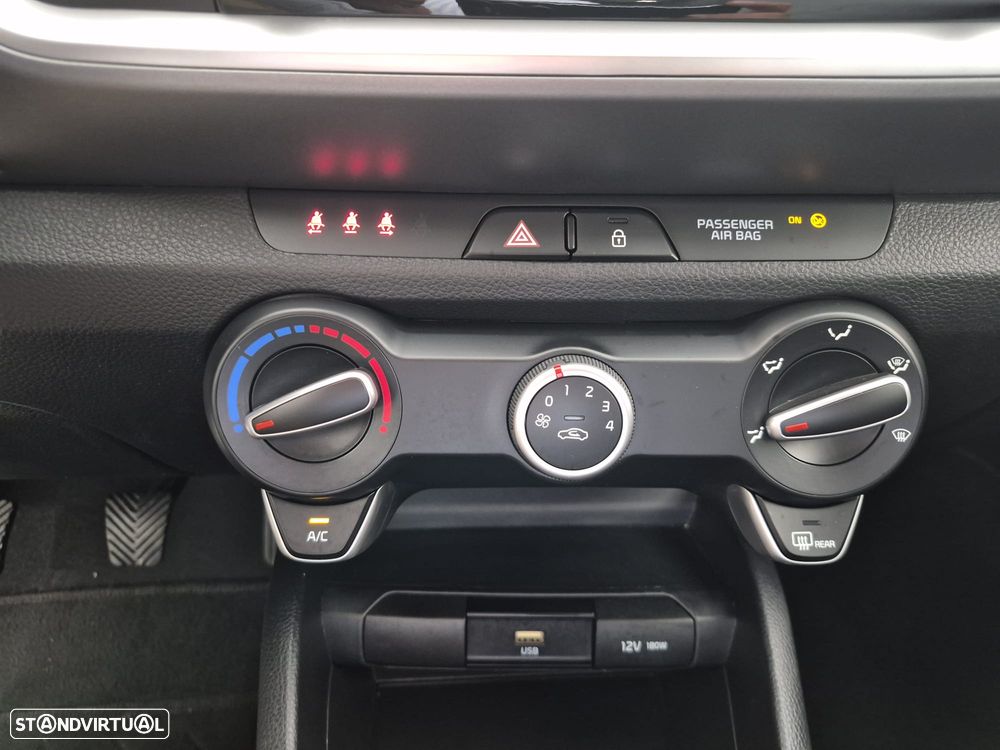 Kia Stonic 1.2 MPi Dynamic — fotografia 11