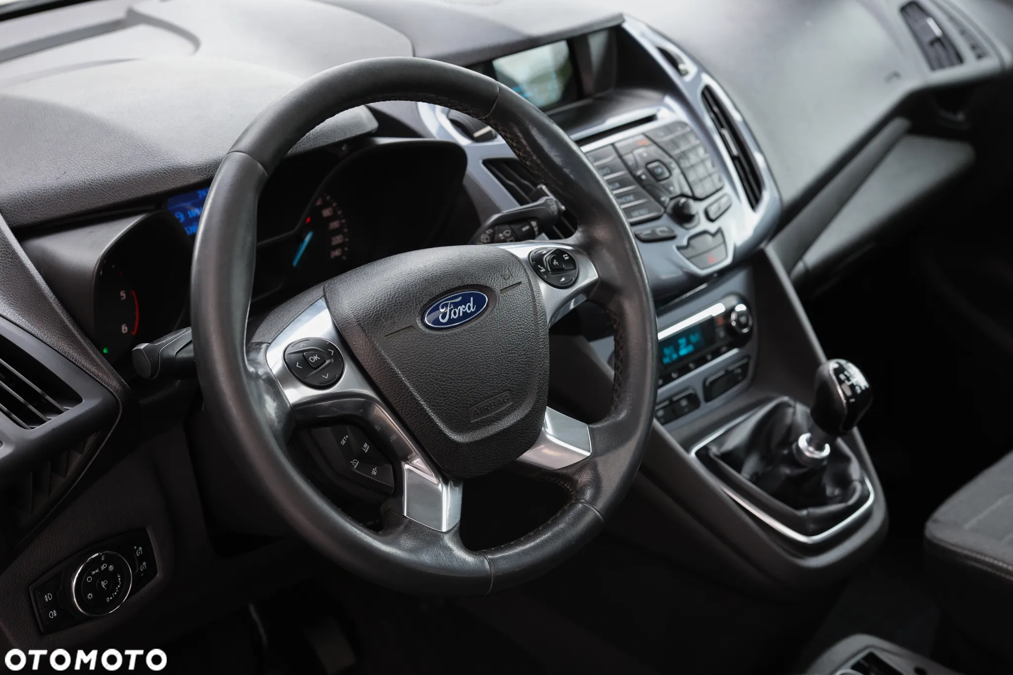 Ford Tourneo Connect - 12