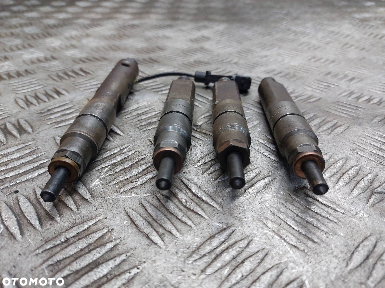 WTRYSK WTRYSKIWACZ KOMPLET VOLVO V40 S40 I LIFT 1.9 DI 7700875035 - 2