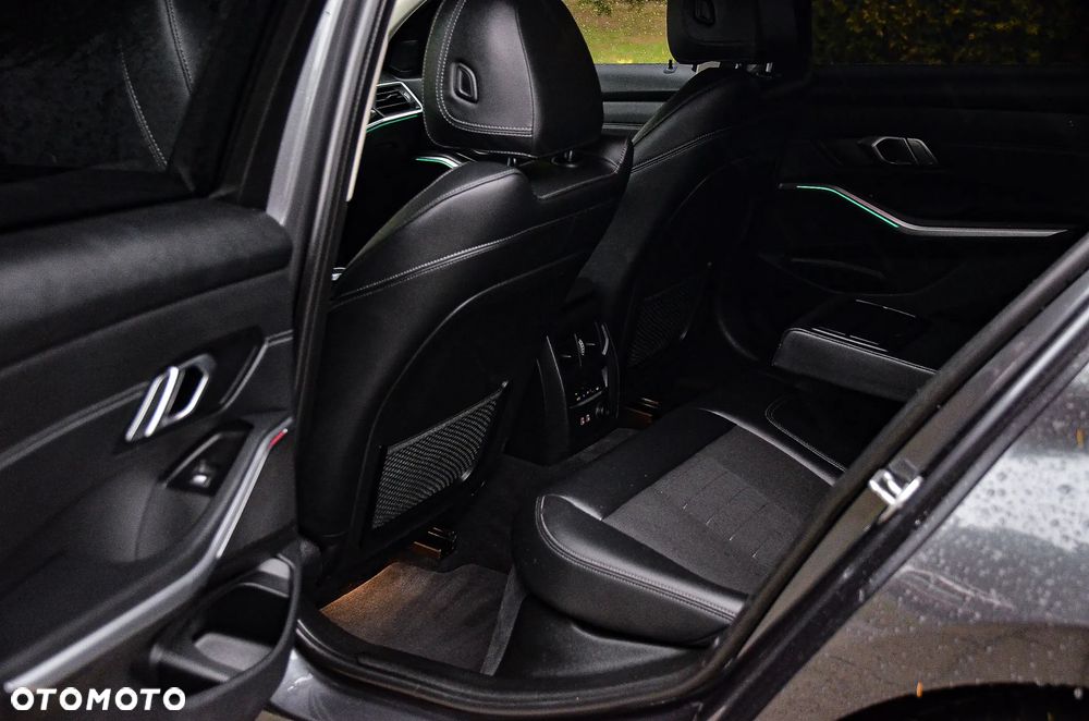 BMW Seria 3 320i GPF Sport Line Shadow - 27