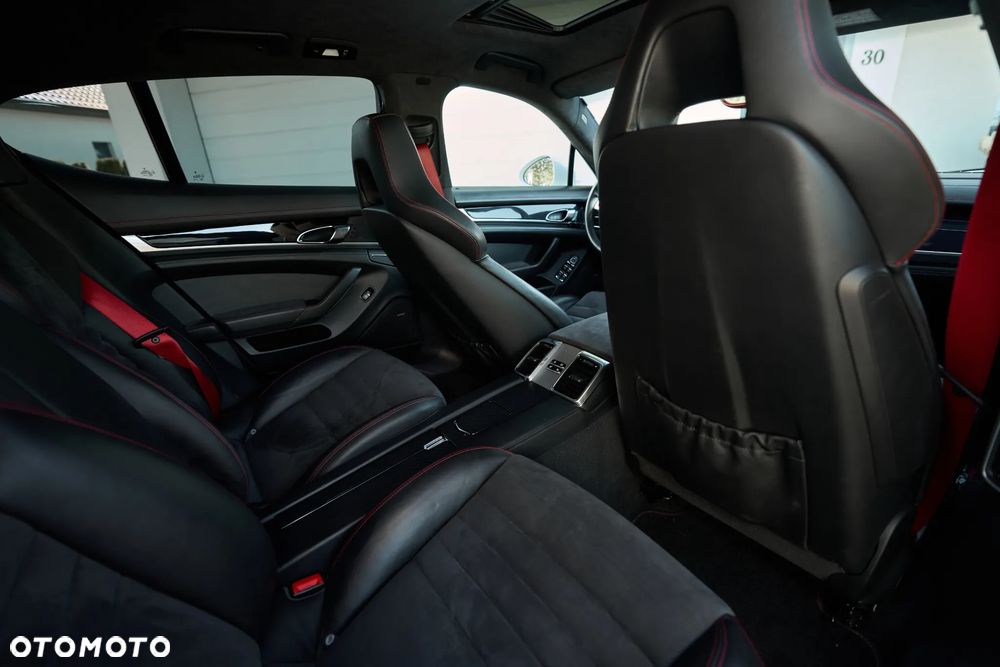 Porsche Panamera GTS - 35