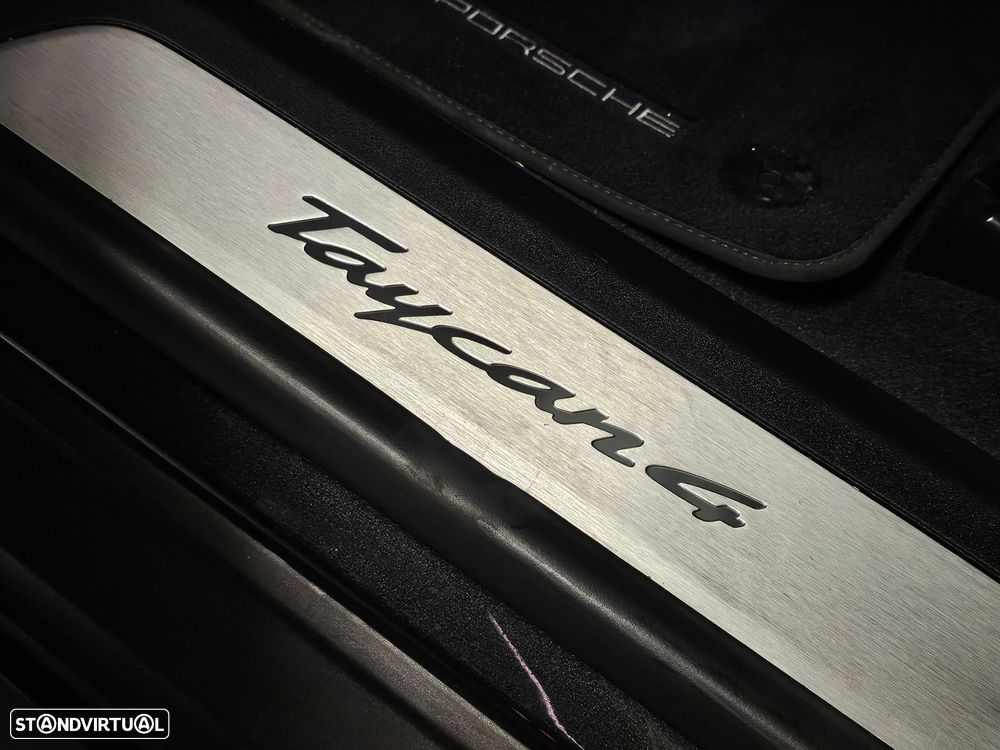 Porsche Taycan Cross Turismo 4 - 30