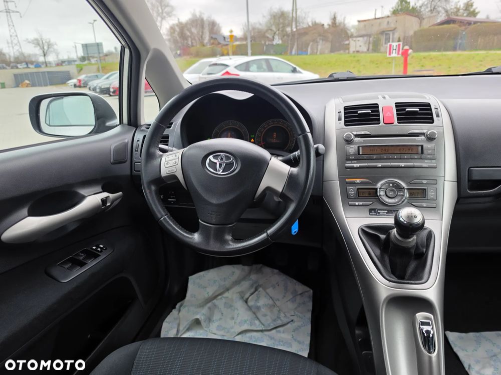 Toyota Auris 1.6 VVT-i Terra - 16