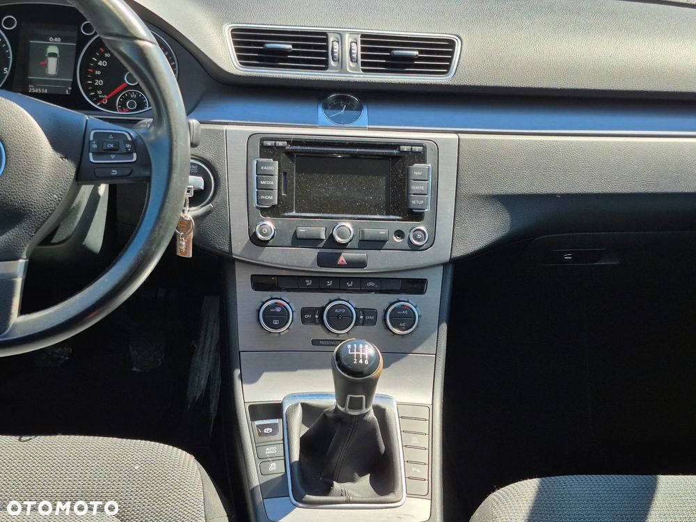 Volkswagen Passat 2.0 TDI DPF Comfortline - 20
