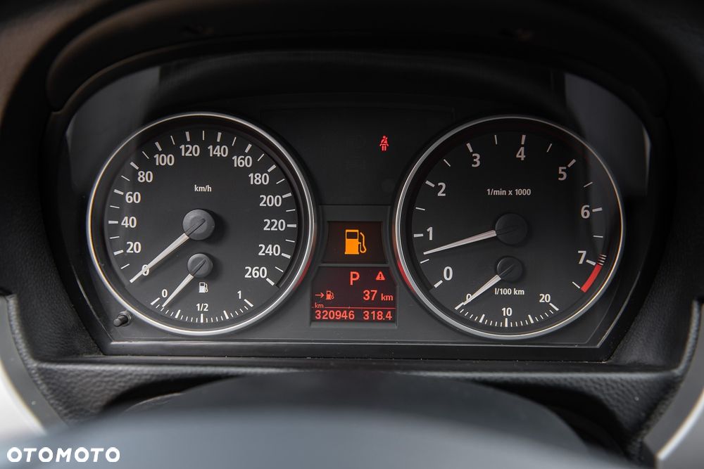 BMW Seria 3 330i - 16