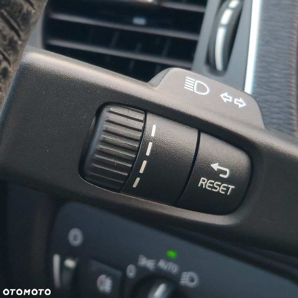Volvo V40 D2 Drive-E Summum - 32