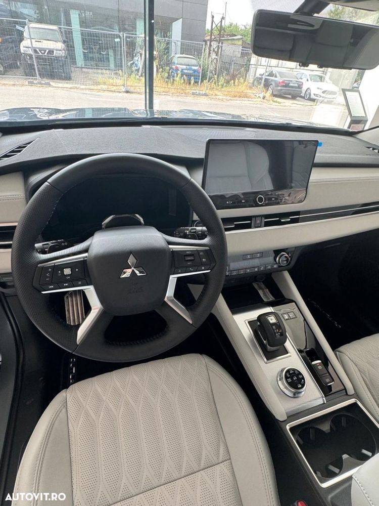 Mitsubishi Outlander - 16