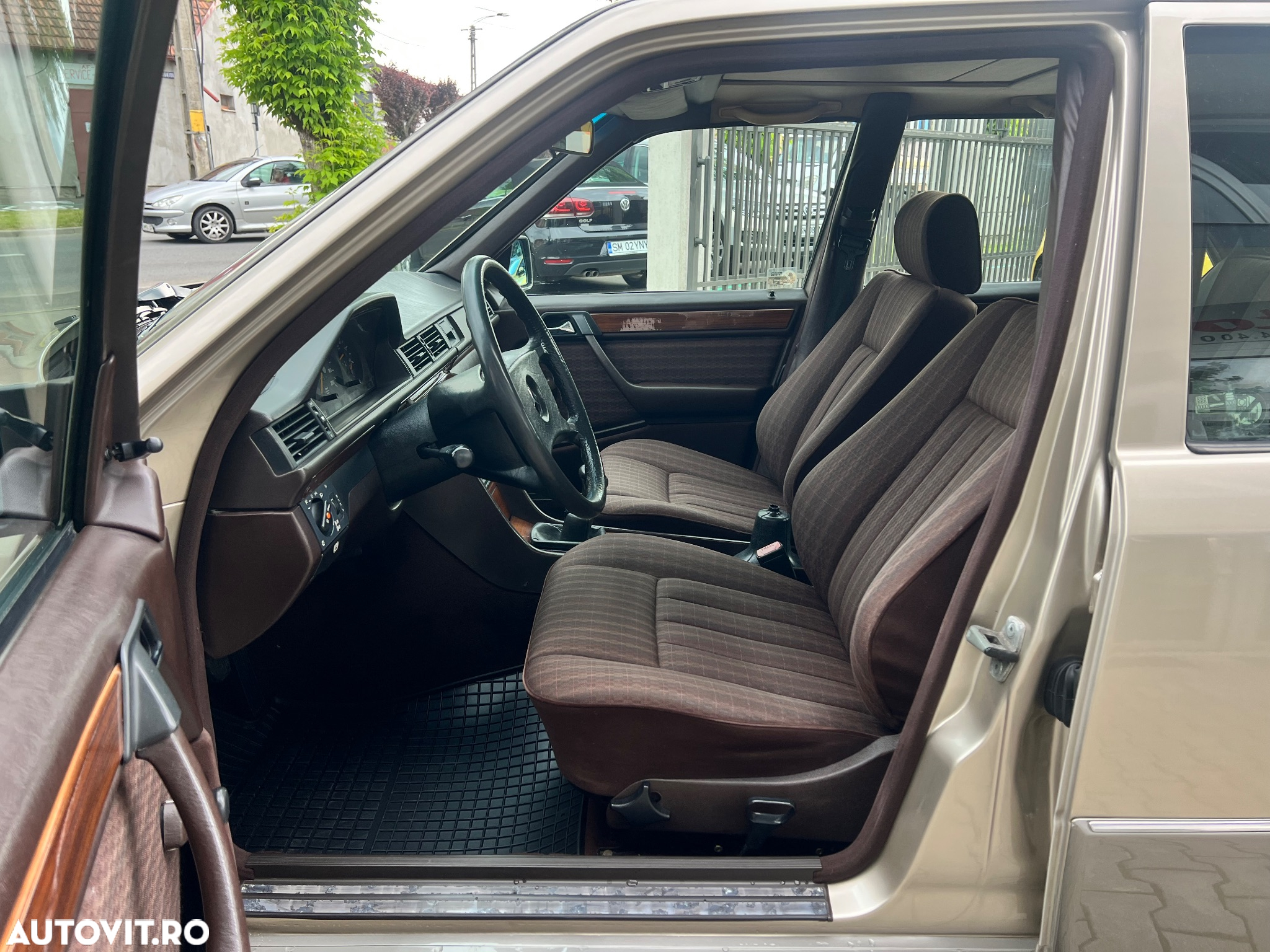 Mercedes-Benz W124 - 16