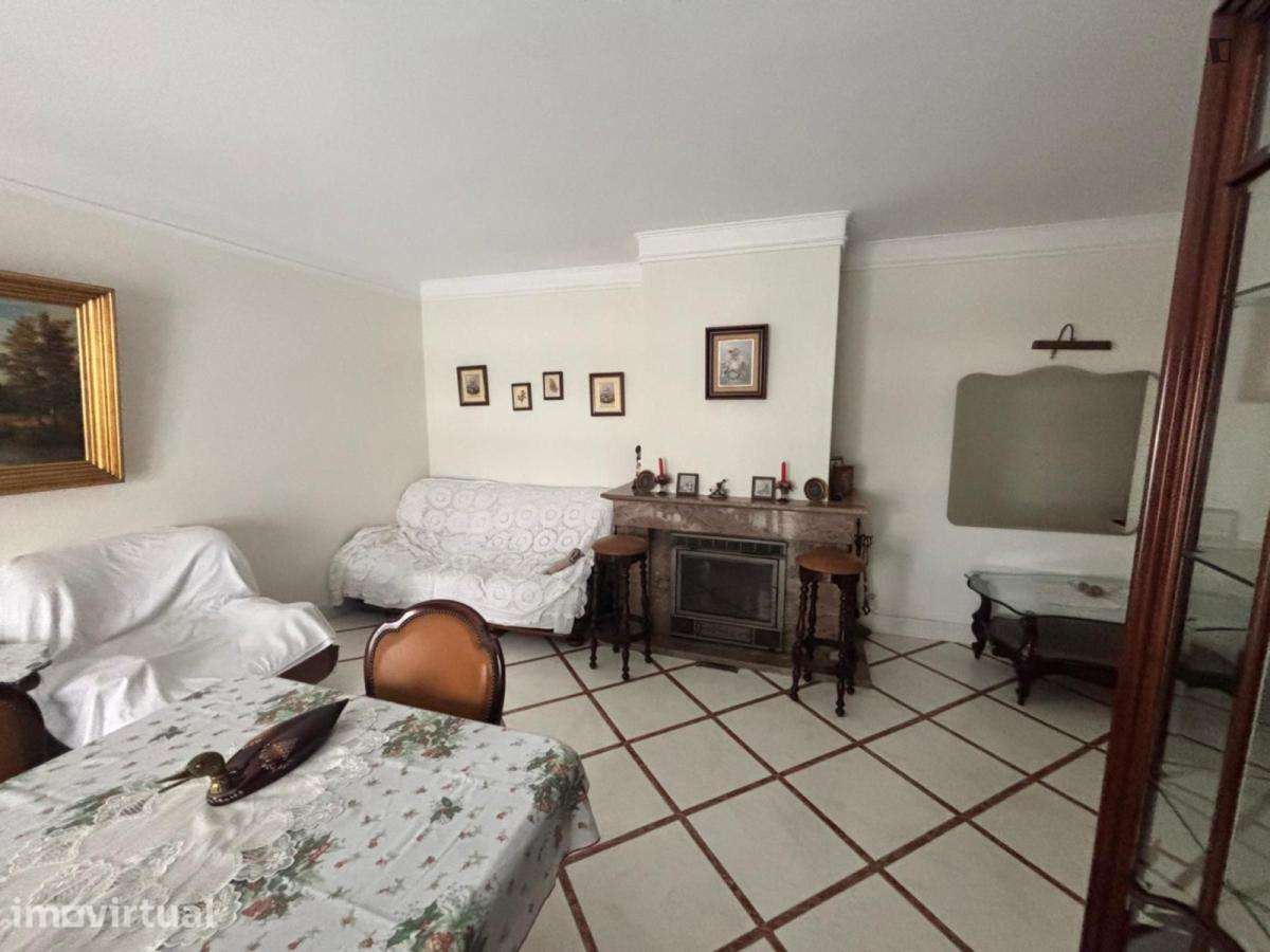 Quarto - localizado em Benfica Lisbon - Grande imagem: 5/8