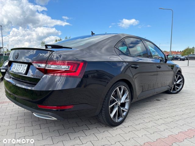 Skoda Superb 2.0 TDI Sportline DSG - 2