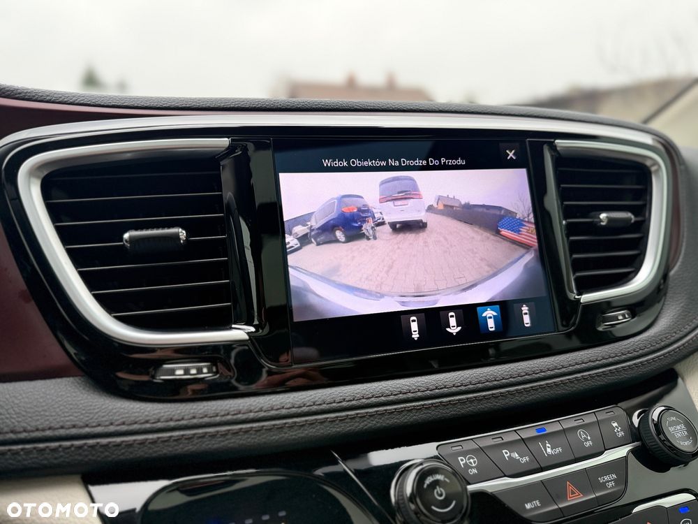 Chrysler Pacifica - 35