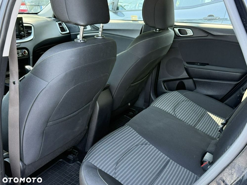 Kia Ceed - 13