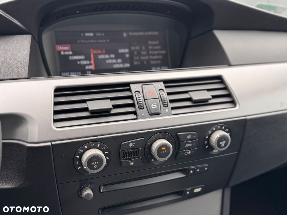 BMW Seria 5 525d - 24