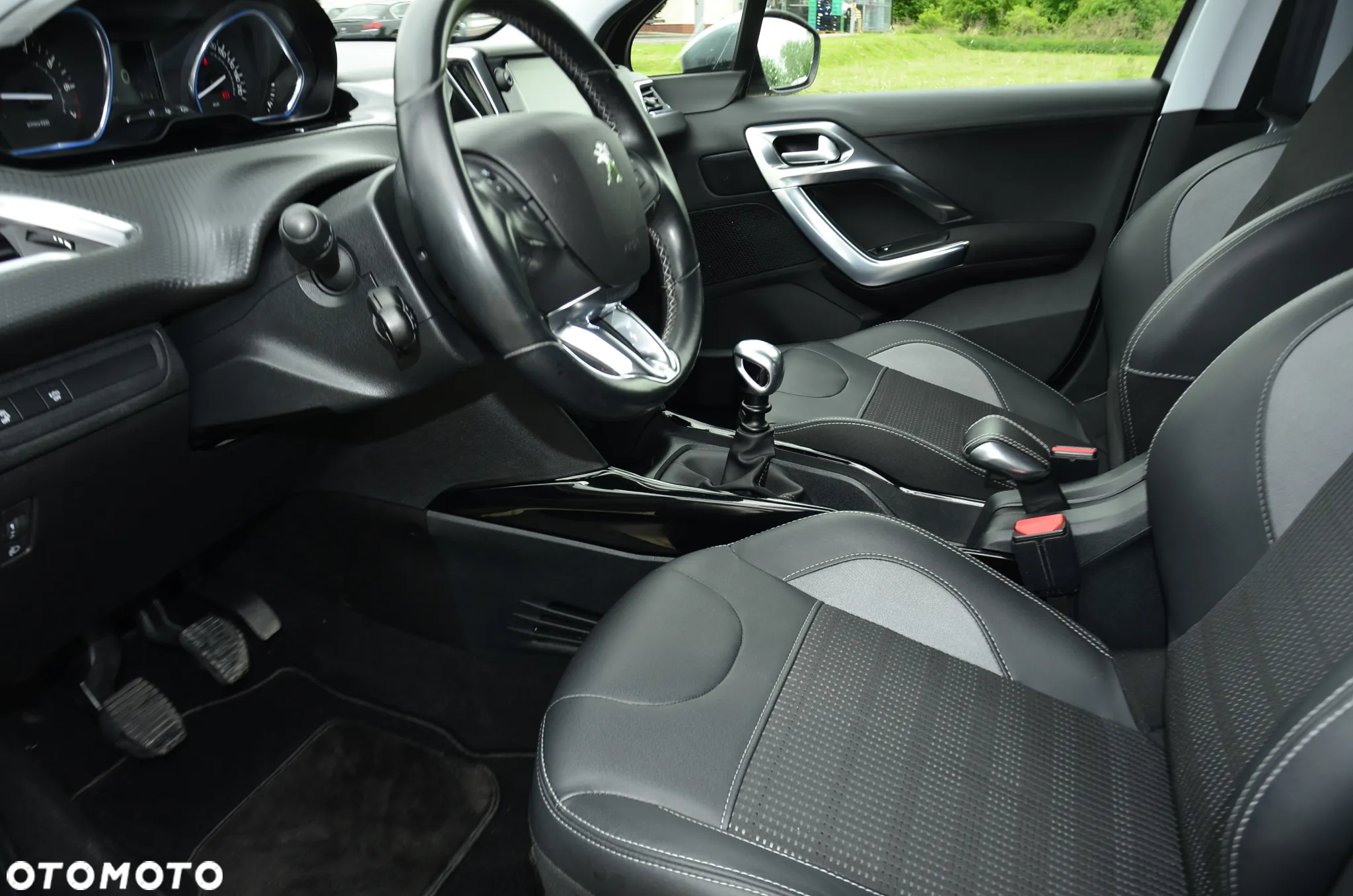 Peugeot 2008 1.2 PureTech Allure Pack S&S - 18
