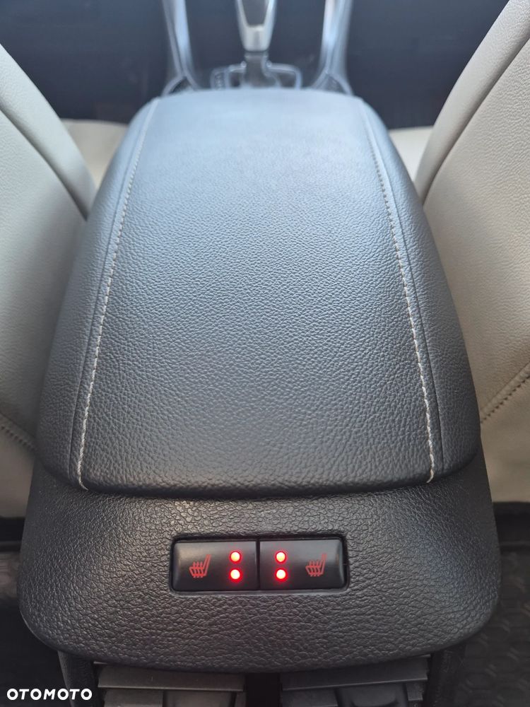 Ford Mondeo 2.0 TDCi Titanium PowerShift - 11