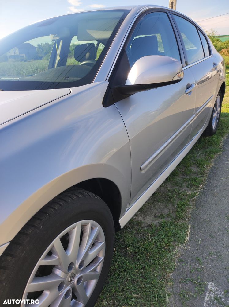 Renault Laguna dCi 110 FAP Limited - 11