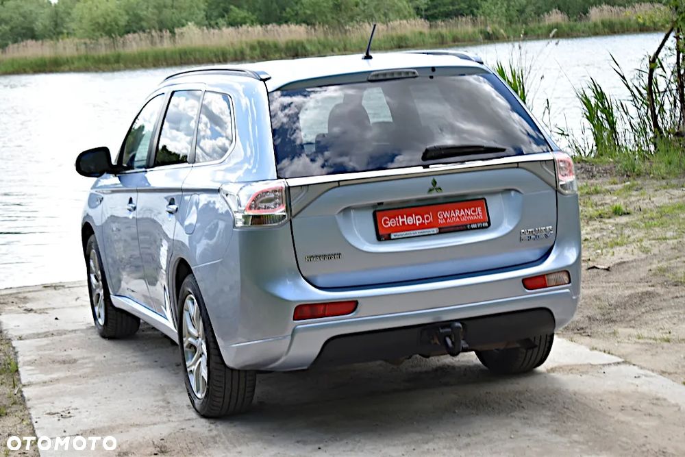 Mitsubishi Outlander 2.0 4WD Plug-In Hybrid Top - 12