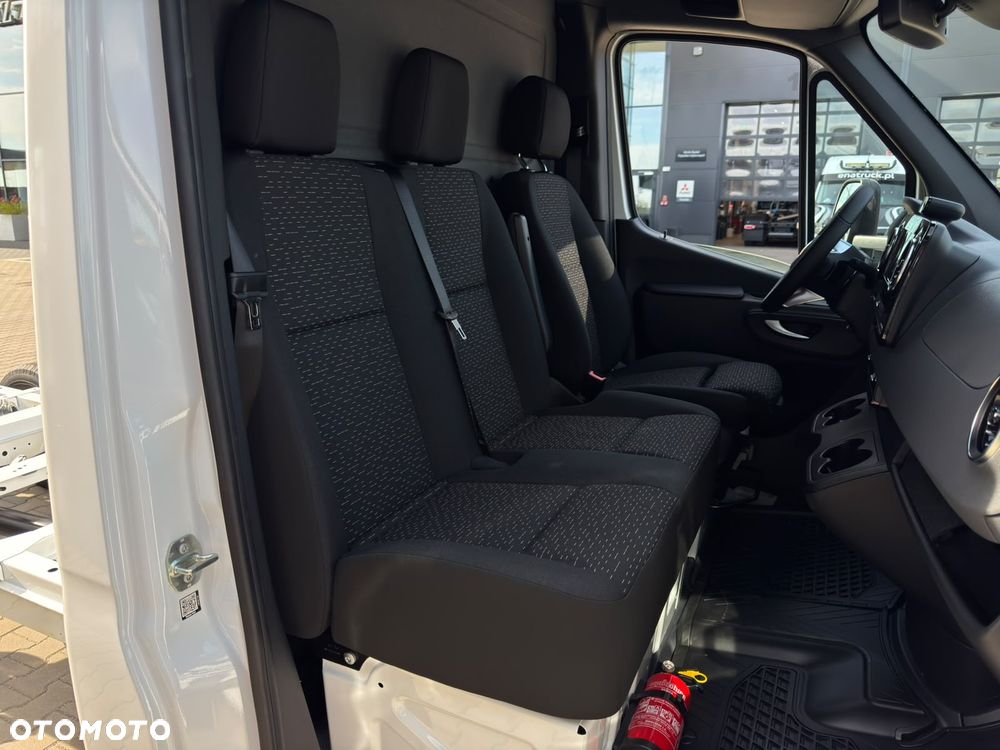 Mercedes-Benz Sprinter - 16