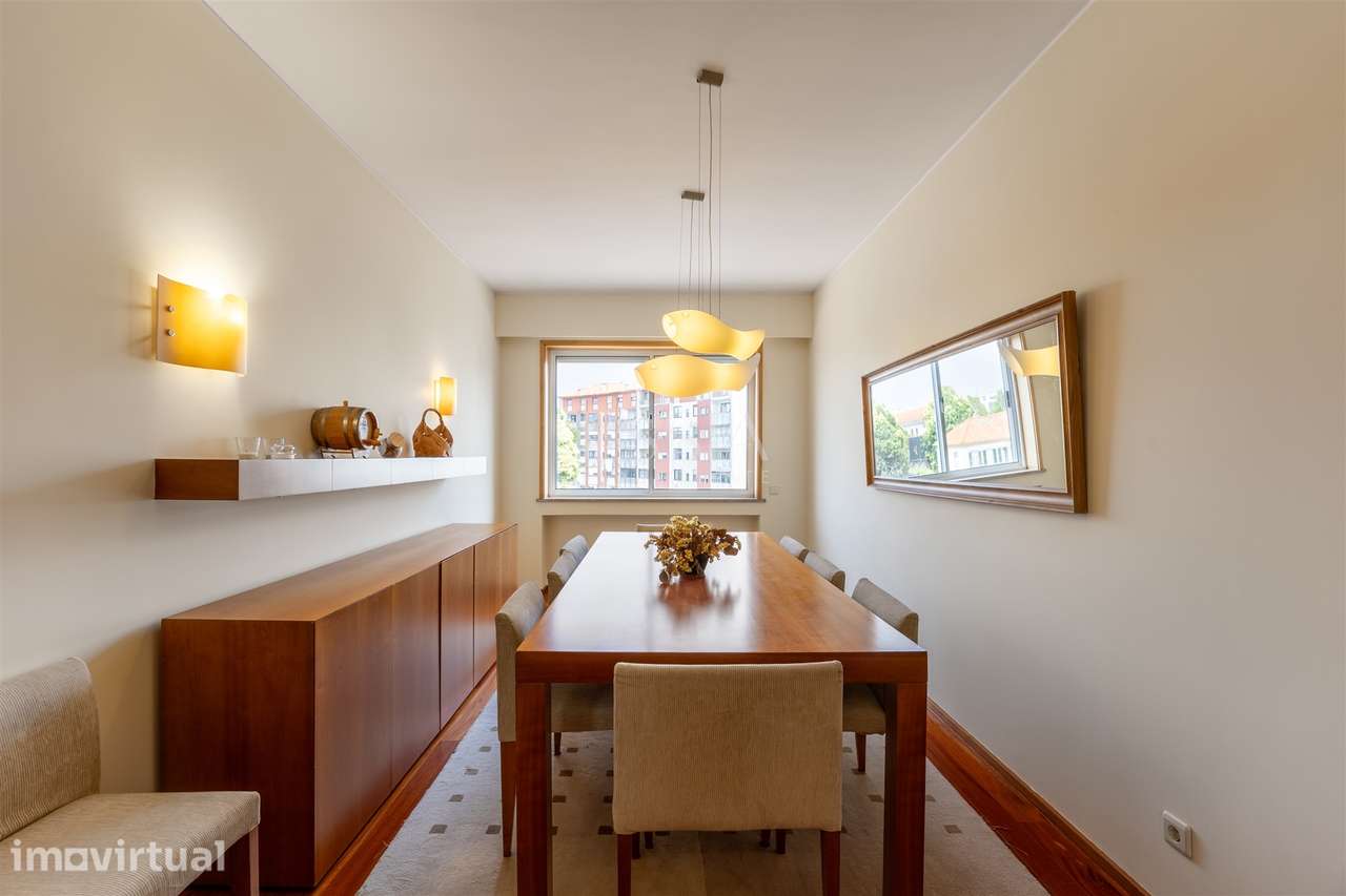 Apartamento T4+1 Mobilado com Varanda na Avenida da Boavista - Grande imagem: 4/37