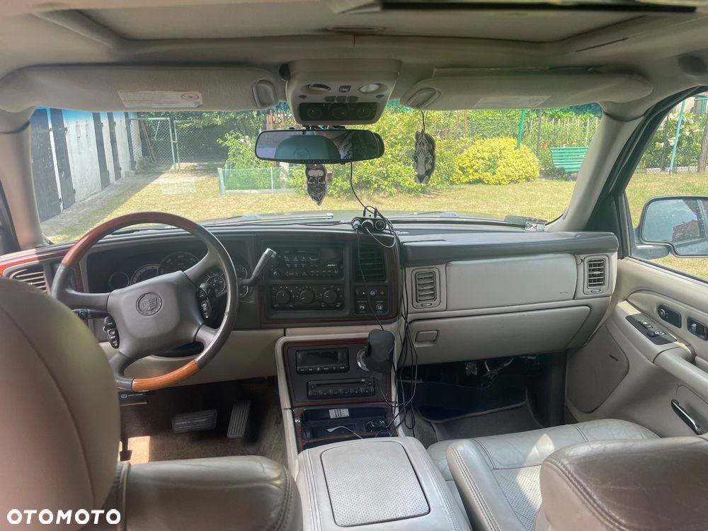 Cadillac Escalade - 17