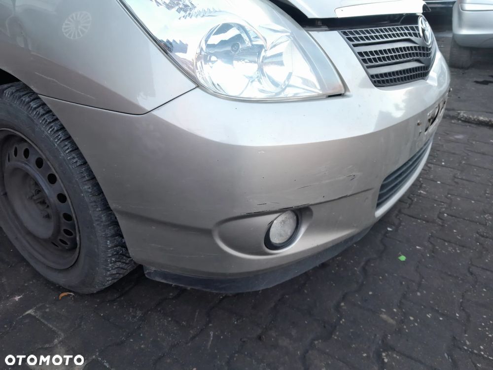 Zderzak przedni TOYOTA Corolla Verso I 01-04r. 1D9 - 2