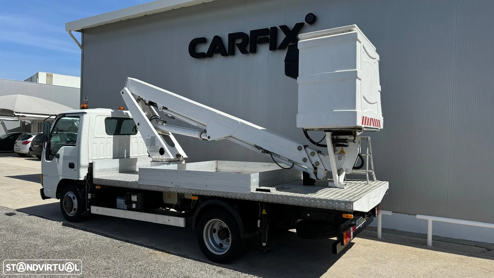 Isuzu NKR 77L-5D C/ Cesto elevatório - 11
