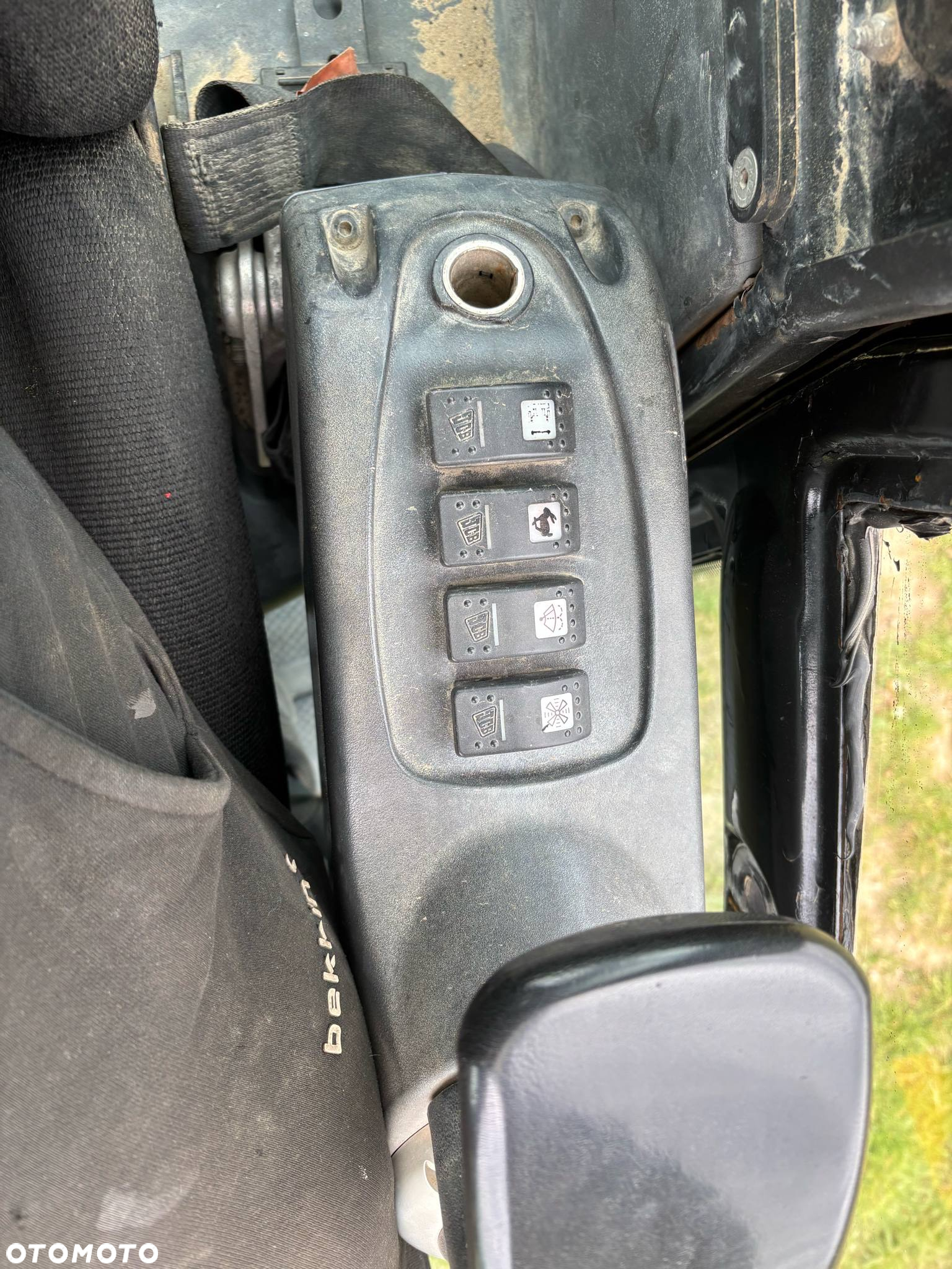 JCB 88-18 - 7